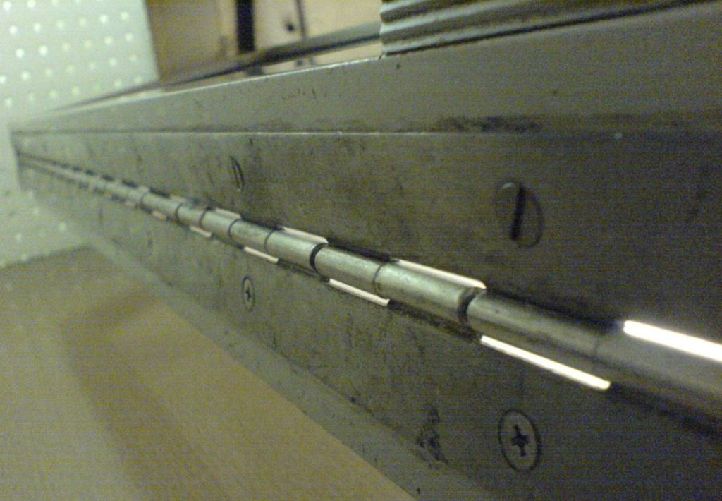 Butterfly Door Hinge
