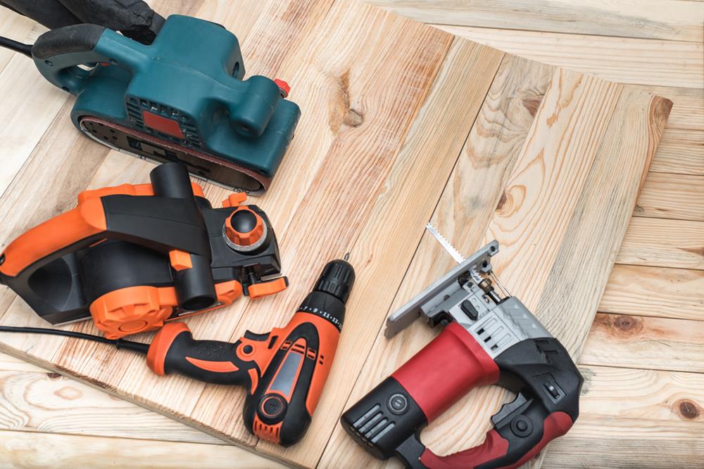 Set of handheld woodworking power tools for woodworking